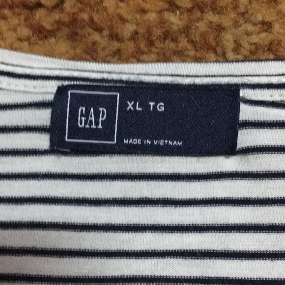GAP mid-sleeve black and white striped shirt - Picture 2 of 3